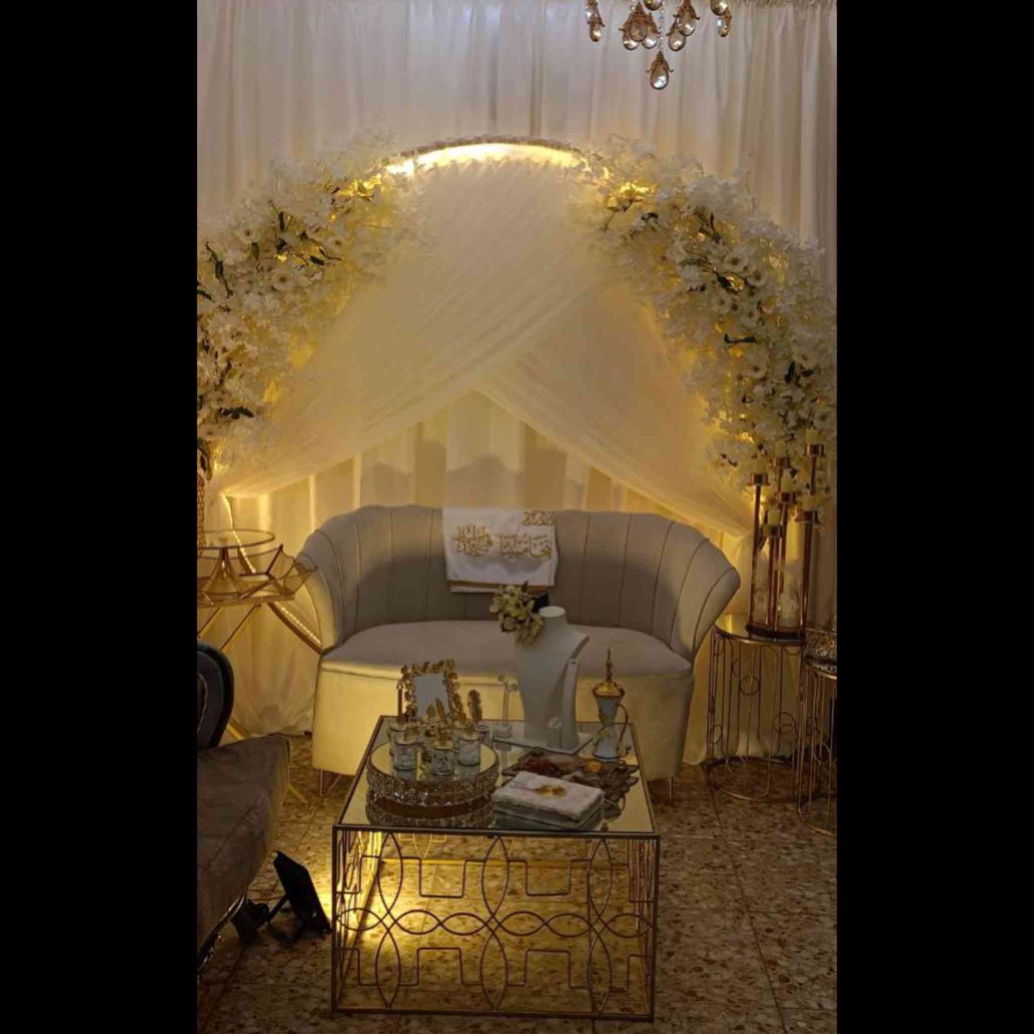 الكوشات للبيع ... الاسعار ع خاص 
ابيع الكوشة كاملة 
شازلون + طبلات + غراض ميز + اقواس + ورد + حدايد للستارة الخلفية


**إذا كنت صاحب هذا الإعلان وتريد حذفه لأي سبب، رجاءا أرسل رسالة إلى الدعم الفني**