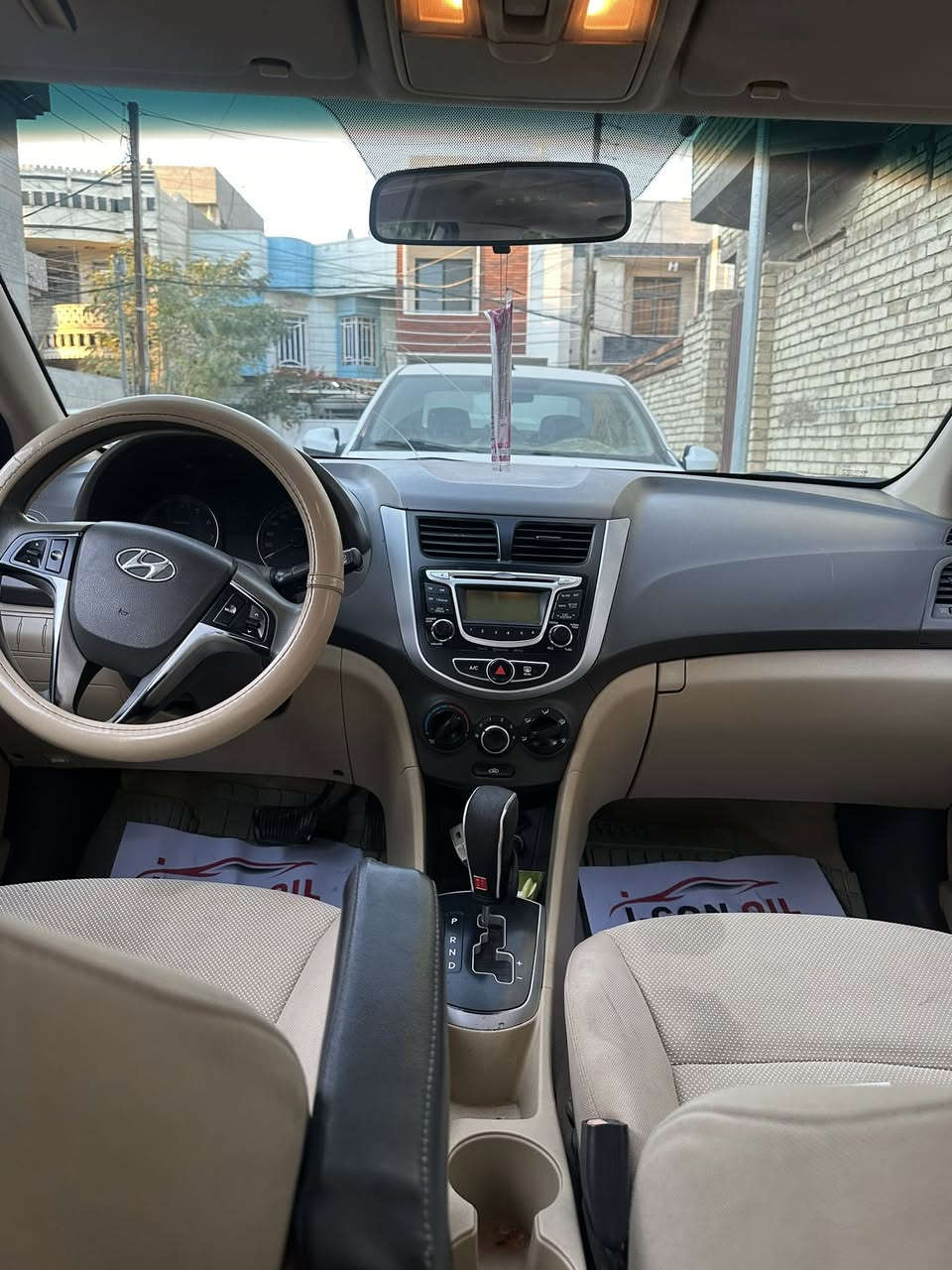 سلام عليكم اكسنت 2013 وارد خليجي فول مواصفات تحكم ستيرن فتحة اشاير بالمري حساسات 5 ويل كب و مواصفات الاكسنت معروفة محرك 1600 دوش كير و مكينة كفالة السيارة ماناقصها شي تخم تاير باتري جديد تبريد غرفة جديدة نضيفة السيارة بدون دواخل فقط بيها اماكن صبغ للجمالية السياره بسمي رقم او هزه جديد السعر 93 وبيها مجال *********** مكاني بغداد
