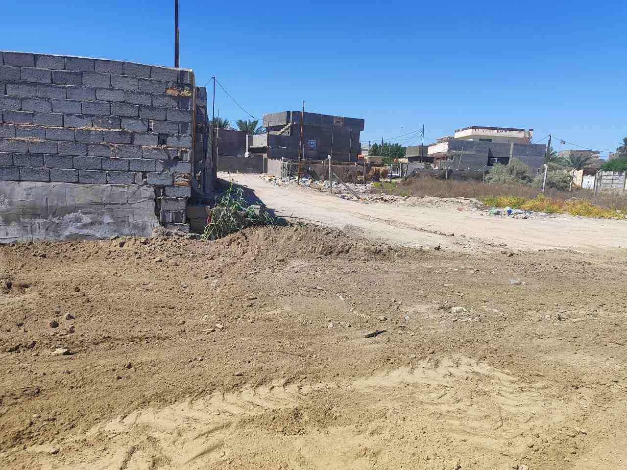 السلام عليكم قطعه أرض للبيع المساحه 550 او اكثر بسمي سند 25 حي متكامل مي كهرباء مدرسه تبليط شارع عرضه 7 متر *********** العنوان النيل قرب مخازن القمه تصير بضهره مباشر طريق السريع يبعد 500 متر تبعد عن مركز المدينه 10 دقايق السعر 30
