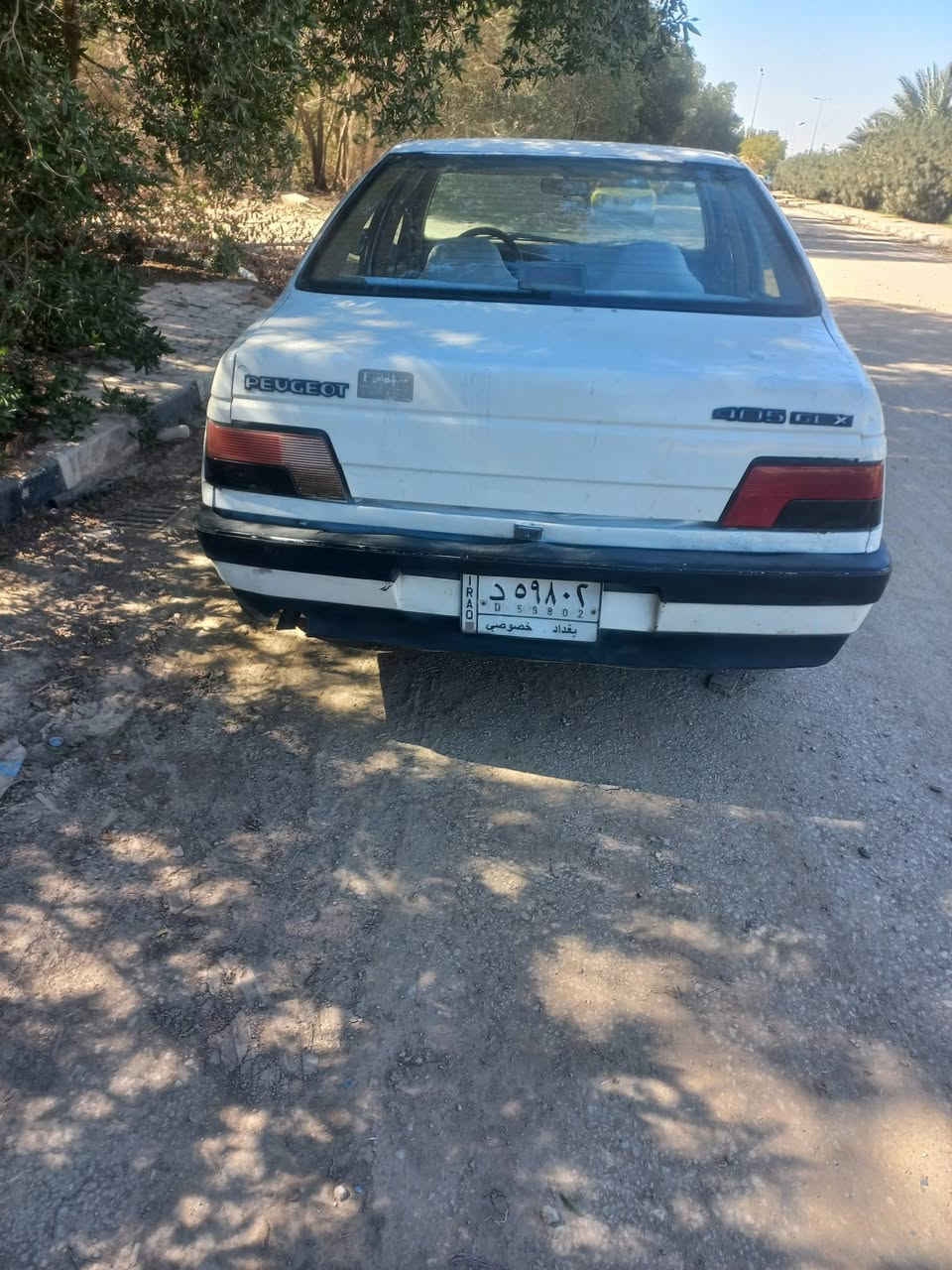 السلام عليكم بيجو 405 موديل 2009 رقم بغداد  مااندل راعيها ابيع بدون راعي بل مكاتبه سرقه وعشائر سعرها ١٨ وبيها مجال ***********
