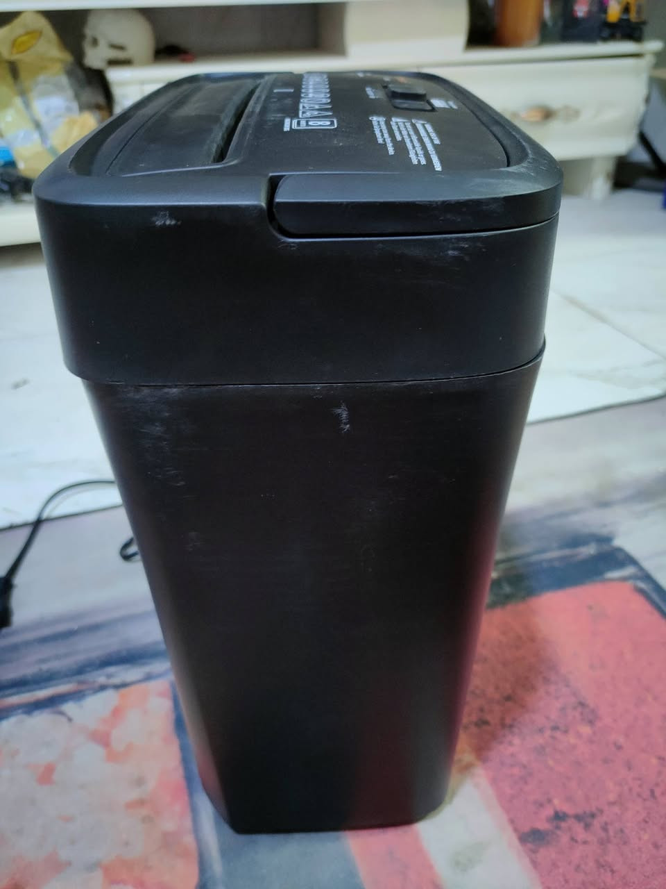 اغراض مكتبية
آلة تقطيع ورق من ماركة Bonsaii (طراز C237-B). 
نوع القطع: تقطيع عرضي (Cross-cut) لتوفير أمان أفضل للوثائق. 
السعة: يمكنها تقطيع ما يصل إلى 6-12 ورقة في المرة الواحدة، بالإضافة إلى بطاقات الائتمان والدبابيس. 
المميزات: تتميز بسلة نفايات سعة 13 لتر (حوالي 3.4 إلى 5.5 جالون حسب الطراز الدقيق) مع نافذة شفافة لمراقبة مستوى الورق. 
الأمان: تتضمن حماية من ارتفاع درجة الحرارة وحماية من التحميل الزائد لضمان عمر أطول للجهاز. 
السعر ٦٠ الف


**إذا كنت صاحب هذا الإعلان وتريد حذفه لأي سبب، رجاءا أرسل رسالة إلى الدعم الفني**