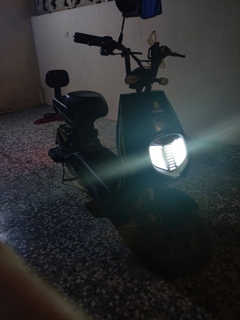 سلام عليكم دراجه شحن اربع بطاريات دراجة بصمتين وسويجين وبيهة بلوتوث بس اساير وهورن الفيش مالتهن فالتات دراجة حلوة ملفها 800 السعر 300وبيها مجال مكاني بغداد علي الصالح رقم التلفون *********** ومتواجد ماسنجر
