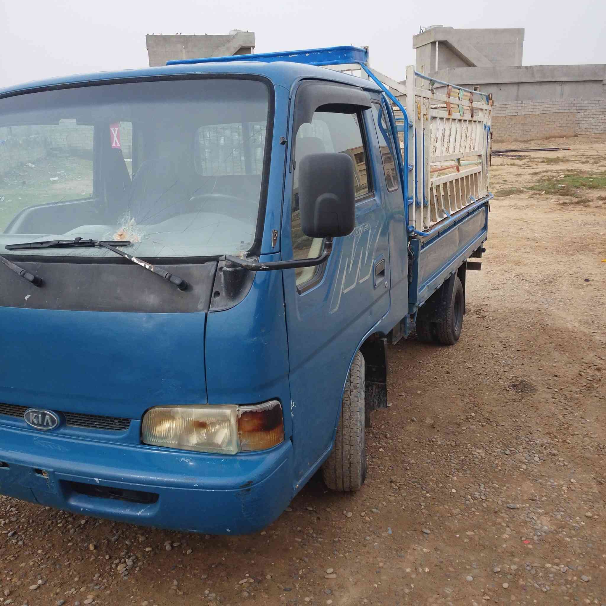 السلام عليكم يوجد كيا فونتيرا (ما مسجل)موديل 2000 محرك كير اكسن بل شرط وصدر وطخم تاير جدد و تبريد تدفئه شغال سياره جهازه السعر (23) وبيها مجال شي قليل 
استفسار على هذا الرقم ( ***********)
م.((محجل مو للبيع))
