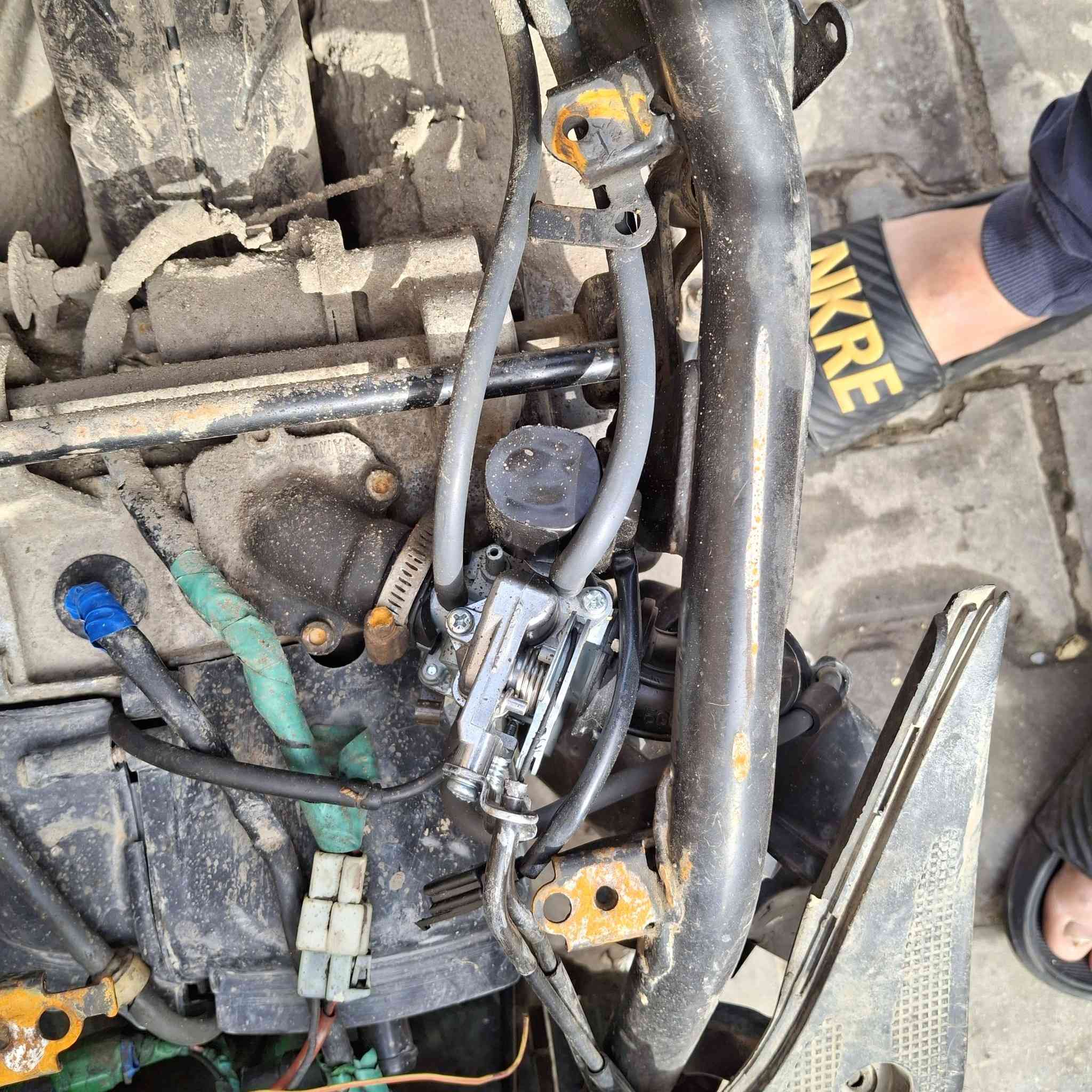 السلام عليكم دراجه عصفوريه جانت شغاله الله شاهد عليه جفتتها مرتين وكلشي جبت اصلي الها من كور وبلك وكابريتر جديد اصلي ونظفت تانكيها مال بانزين خليته جديد حاليا دراجه طافيه اريدها ١٠٠ وبيها مجال للشراي وهذا رقمي *********** هذآ رقم بيه واتساب وعندي اسيا 0773 580 1388
