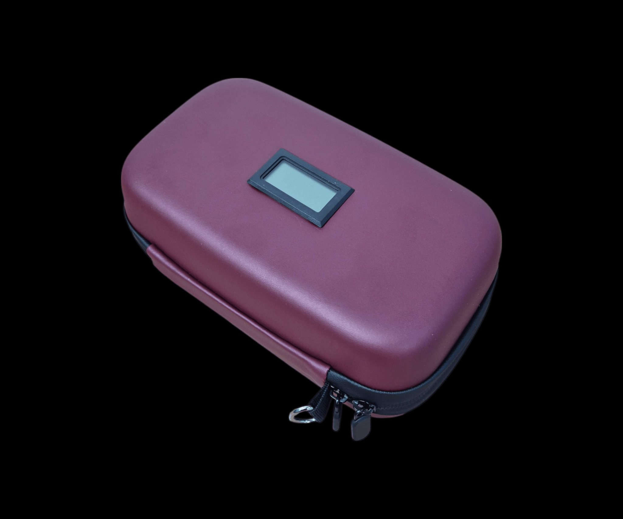 حافظة الإنسولين المبردة - محمولة بشاشة رقمية لعرض الحرارة
#####خصم 30٪٪٪٪٪٪٪
الاستخدامات:

حفظ أقلام الإنسولين وحقن الدواء بدرجة حرارة مناسبة أثناء التنقل.

مثالية للسفر، العمل، الدراسة، أو الرحلات القصيرة.

مناسبة لمصابي السكري لحماية الأدوية التي تحتاج إلى تبريد لمدة تصل إلى 24 ساعة خارج الثلاجة.

المميزات:

تصميم أنيق بغطاء خارجي صلب ولون جذاب، مزوّد بشاشة رقمية لعرض درجة الحرارة الداخلية.

الشاشة مزودة ببطارية داخلية قابلة للاستبدال، لقياس دقيق لدرجة الحرارة في أي وقت.

جيوب داخلية بسحاب لتخزين الإبر، المناديل، بطاقة الهوية، وغيرها.

عبوتا جل تبريد (Ice Gel) تحافظان على البرودة لفترات طويلة وقابلة لإعادة التجميد.

بطانة عازلة حرارياً تحافظ على درجة الحرارة المثالية للأدوية.

خفيفة الوزن وسهلة الحمل، مع حزام تعليق ومشبك معدني للتثبيت على حقيبة أو حزام.

سحاب مزدوج للإغلاق الآمن وسهولة الوصول.

محتويات الصندوق:

حافظة صلبة بأبعاد: 22 × 13 × 10 سم.

2 عبوة جل تبريد Ice Gel.

شاشة عرض رقمية مدمجة + بطارية داخلية.

حزام تعليق بمشبك معدني.

حقيبة قماش داخلية إضافية.

ملاحظات:

يُنصح بتجميد عبوتي الجل لمدة 6–8 ساعات قبل الاستخدام لضمان أقصى فاعلية.

عند عدم الاستخدام، يُفضل حفظ الحافظة في مكان بارد وجاف.

يتم تغيير البطارية بسهولة من الجيب الداخلي عند الحاجة
#للتواصل مراسلة الصفحة
#الجميع
#السعرررررر ٢٣ الف والتوصيل مجاني


**إذا كنت صاحب هذا الإعلان وتريد حذفه لأي سبب، رجاءا أرسل رسالة إلى الدعم الفني**