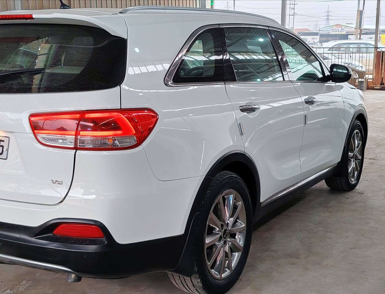 سلام عليكم سيارة كيا سورينتو موديل 2018 خليجي مكينه V6 
ماشيه 130ـــ مكينه مامفتوح مواصفات بصمه+صندوق شفط+بردات بلادي+مرايات شفط+ويل اكروم+ثلاث مقاعد تبريد+كامره+شاشه لمس+تحكمات ستيرن+مثبت سرعة
ضرر بدون صبغ مكانين تعديل بارد صغير
مراوسه حسب القناعة
عنوان طريق اربيل موصل ناحية برطلة
للاستفسار ***********/***********
السعر 235 $$ وبي مجال
