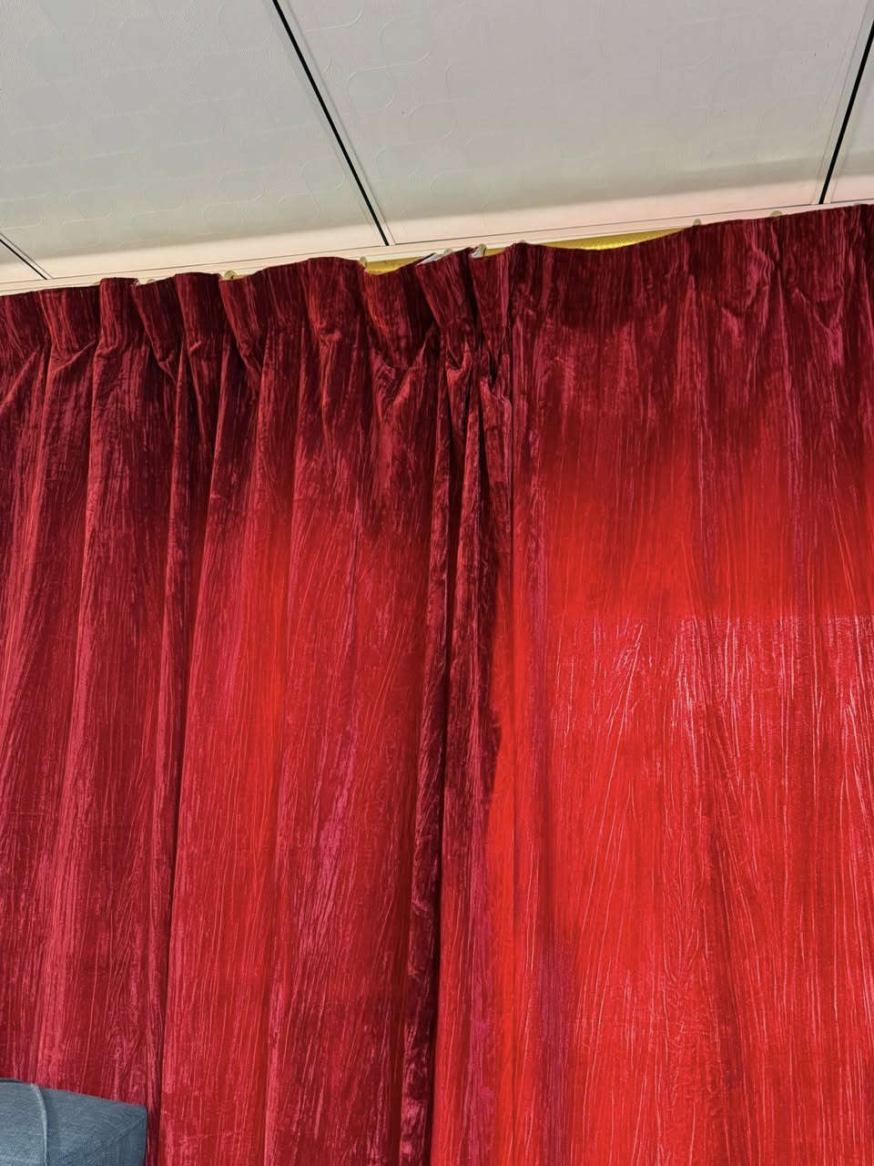 السلام عليكم عندي هاي الستائر للبيع العرض ست أمتار. قطعتين كل قطعه   ثلاث أمتار  وطول ثلاث أمتار قديقه  السعر ٢٥ ألف


**إذا كنت صاحب هذا الإعلان وتريد حذفه لأي سبب، رجاءا أرسل رسالة إلى الدعم الفني**