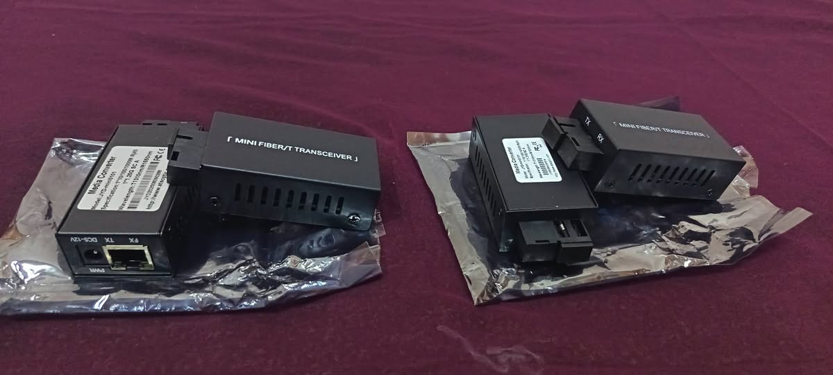 ✅ جديد ومسلفن
✅ يحوّل من كيبل الشبكة RJ45 إلى فايبر أو بالعكس
✅ سرعة 1.25G
✅ منفذ SC
✅ مناسب للكامرات والشبكات ونقل الإنترنت لمسافات بعيدة
✅ يدعم مسافة تصل تقريباً 1000 متر وأكثر حسب نوع الكيبل
📍الموقع: النجف
💰السعر: القطعتين A+B بـ 10 ألف عراقي
للاستفسار راسلني خاص 📩


**إذا كنت صاحب هذا الإعلان وتريد حذفه لأي سبب، رجاءا أرسل رسالة إلى الدعم الفني**