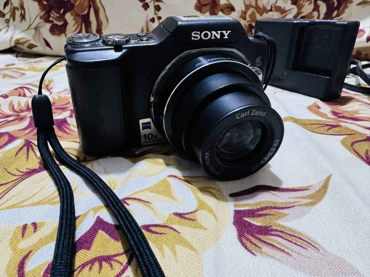 كامره سوني موديل القديم نظيفه مع الشاحنه و بطارية واحده و جنطه السعر ( ٥٠ ) الف وبيه مجال .
العنوان / النجف الأشرف / لا يوجد توصيل


**إذا كنت صاحب هذا الإعلان وتريد حذفه لأي سبب، رجاءا أرسل رسالة إلى الدعم الفني**