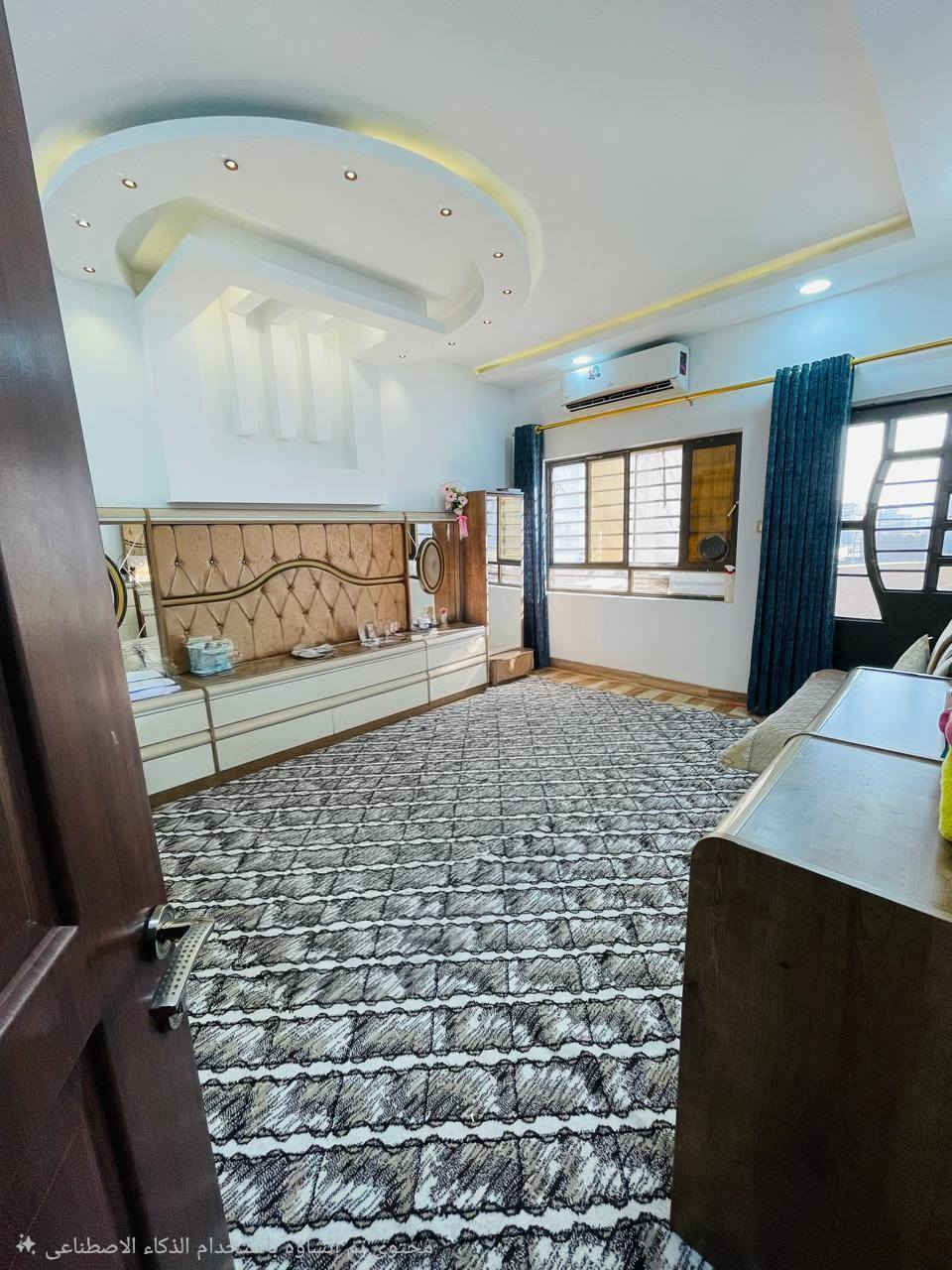 دار للبيع في حي الكندي الثانية المساحة 200 م 10 × 20 طابقين 4 غرف نوم هولين استقبال مطبخ حار وبارد بناء 2019 اتجاه قبلة ملك صرف سند . 
***********
***********
عقارات الصفوة حي المصارف
