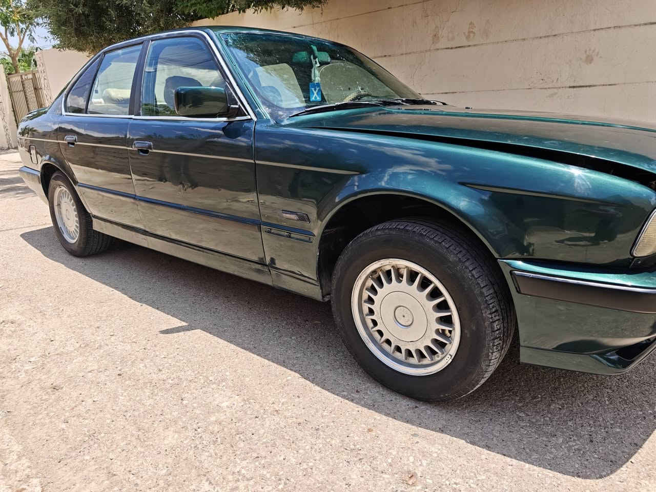 يا الله  
بي ام 525موديل 91
سياره مصبوغة عام للجمالية فقط
كير ومحرك بلادي خير من الله 
تخم تاير جديد
كهربائيات كلها شغالة 
جام شغالة 
غرفة نضيفة بلادية 
رقم نكليزي رقمها ديالى بسمي سياره 
سنوية لل30+هزه جديده 
نقصها تبريد 
بيها ضربة بل جامرلغ جهت سايق
السعر 45 وبيها مجال 
 العنوان ديالى سراجق***********
