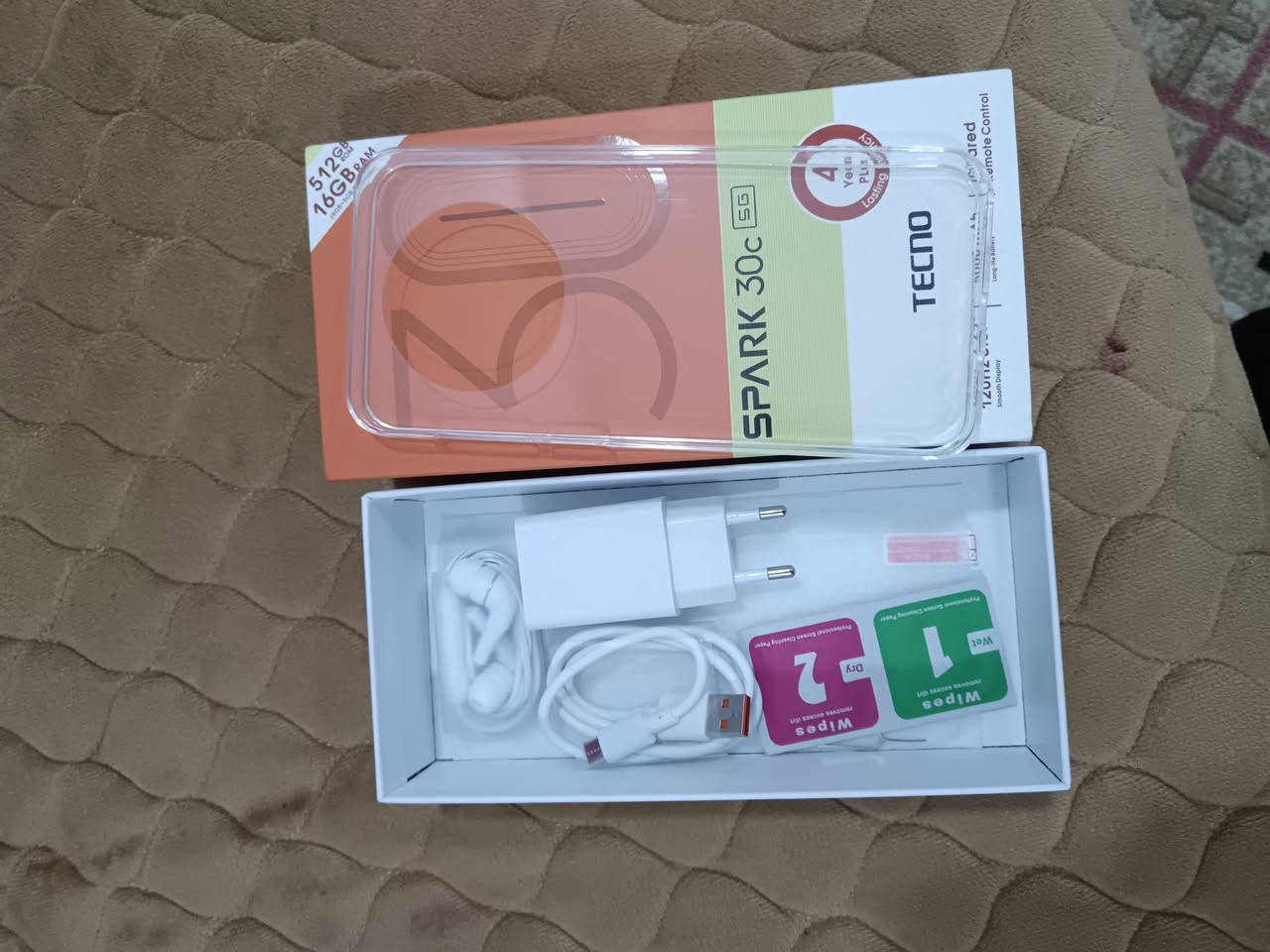 السلام عليكم تكنو سبارك 30برو 5G ذاكره 512 عشوائيه 16  كامل ملحقاته كارتونه. شاحنه + سماعه+كفر  جهاز شرط مامفتوح نضيف كلش.جديد السعر 120 وبي مجال مكاني رميثه ***********
