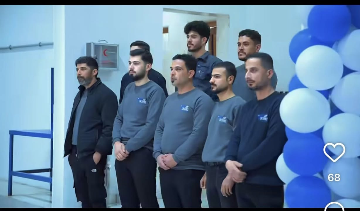 ورد عن النبي -صلى الله عليه وسلم-: 
- (من أتى إليكم معروفا فكافئوه فإن لم تجدوا فادعوا له )
من هذا المنطلق اتقدم بشكري واعتزازي الى مركز مركز النخبة لصيانة السيارات  الكائن في مدينة الرمادي قرب مجسر الجامعة - والقائمين عليه لحل مشكلة السيارة والتي طالما اشغلتني دون نتيجه … الا ان القائمين على المركز الذين تميزوا بالدقة المتناهيه والصبر ووجدوا المشكلة ، متجاوزين بذلك الاعطال البديهية والروتينية ناهيك عن الاخلاق النبيله وحسن التعامل والشكر موصول ايضا الى الاخ بلال نيسان الذي قام بتزويدي بقطع الغيار احسن الله اليهم وجزاهم خير الجزاء.


**إذا كنت صاحب هذا الإعلان وتريد حذفه لأي سبب، رجاءا أرسل رسالة إلى الدعم الفني**