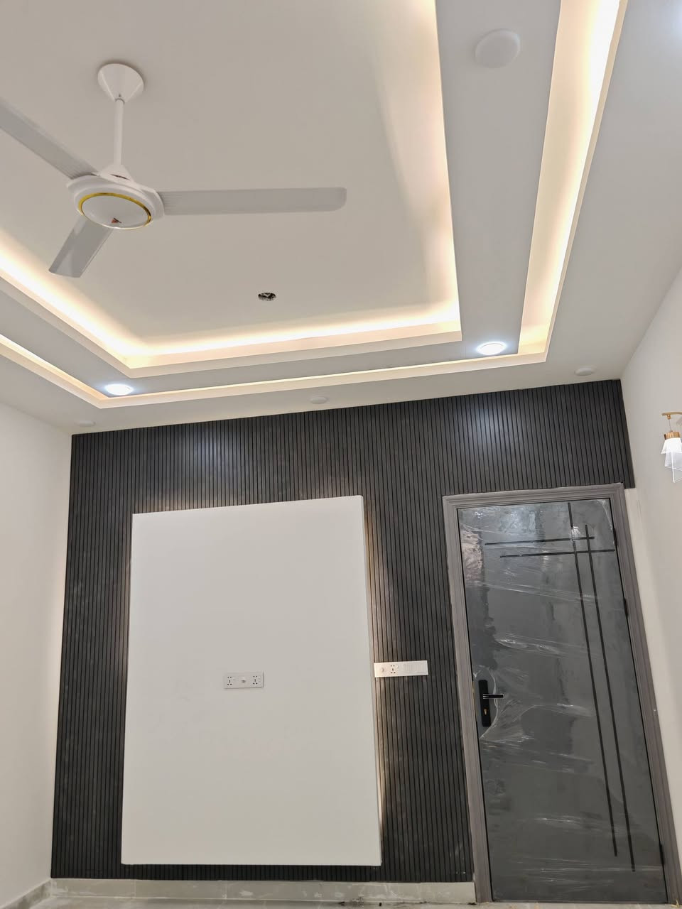 بيت للبيع محافظة المثنى مجمع البيادر
مجاور حي النفط 
((بناء شخصي )) 
درجة أولى فول الفول
تم إكمال  مرحله البناء سنه 2026
مساحه 200 م
ملاحظة(( بيع نقد او على المبادره من لديه حجز مسبق)) 
ملاحظة ((  حر غير مطلوب و غير مسكون ))

يحتوي الطابق الأرضي غرف عدد اثنين نضام سويت وصاله كبيره ومطبخ حار وبارد وستقبال
والطابق الثاني غرفه واحده

للاستفسار الاتصال على الرقم *********** او مراجعة مكتب المدائن للعقار
عنوان المكتب محافظة المثنى حي العسكري قرب جامع الإمام علي ع
