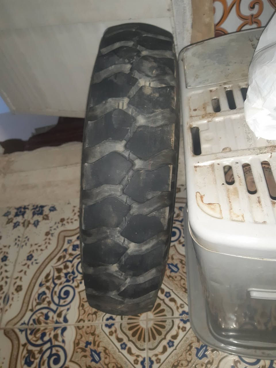 تاير جوبلس هوه والويل جديد كامل جبلي جيب وشد السعر 30
والتاير الثاني فقط التاير هم جوبلس جبلي 10
هذ رقمي ***********
