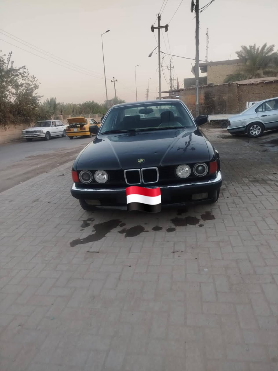 سلام عليكم الاخوه بي ام للبيع موديل 87 رقم بغداد انكليزي بسمي سنويه 27 سياره جاهزه السعر 50 وبيه مجال مكانه دوانيه قضاء المهناويه  للاستفسار اتصال ***********
