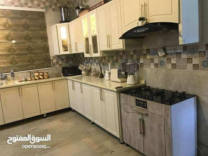 للبيع كاونتر نظيف 6امتار ونص الداخل المنيوم والخارج خشب سبب البيع الانتقال الى بيت جديدالسعر مليون الاتصال ع الرقم ***********بغداد
