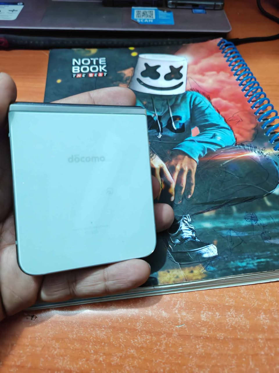 زت فلب5 ذاكرة 256 الجهاز بي نقطة سودة وخط بلشاشة موضحة بلصور الجهاز كلة شغال طبيعي بدون ملحقات مكاني مدينة الصدر 
السعر 250الف نهاية *********** بغداد, العراق
