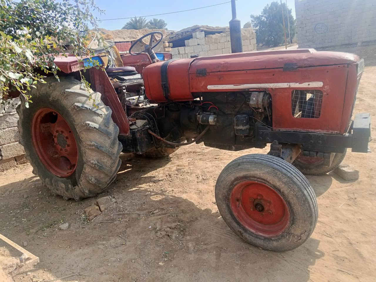 السلام عليكم...عنتر موديل 83 ....
السعر 3 مليون وبيه مجال ..
 ***********
