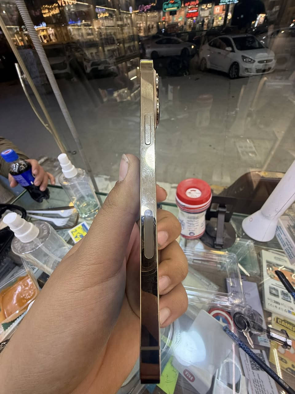 السلام عليكم للبيع 
ايفون 13 برو ماكس 
اللون الذهبي 
الذاكرة 512
البطارية 92 
الجهاز وتر 
السعر 725 وبي مجال حك الجية 
مكاني بغداد حي اور 
***********
