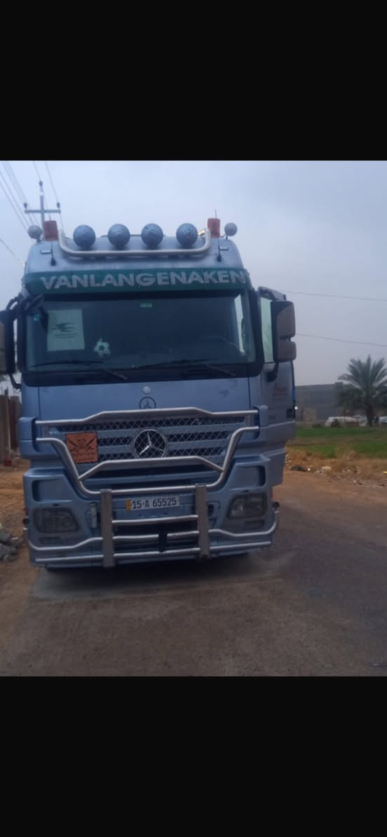 سلام عليكم
اكتروز حجم 50  محرك 8 كير اوتو  
سياره مكفوله شاصي محرك كير قماره موديل 2003 رقم انبار باسمي جيبي اس كامل  حموله 35طن شهاده سلامه الاسود حموله 37الف
منضومه بويلر سنويه لل2030 باسمي 
تريد بس راس ابيعلك  تخم تاير السعر 450وبيهامجال سنكل ثابت تانكي كاز 480لتر  ***********
سقف ليزر 
تبريد 
اوتوماتيك 
كامره صدمه 
رتايدر 5 طكات
