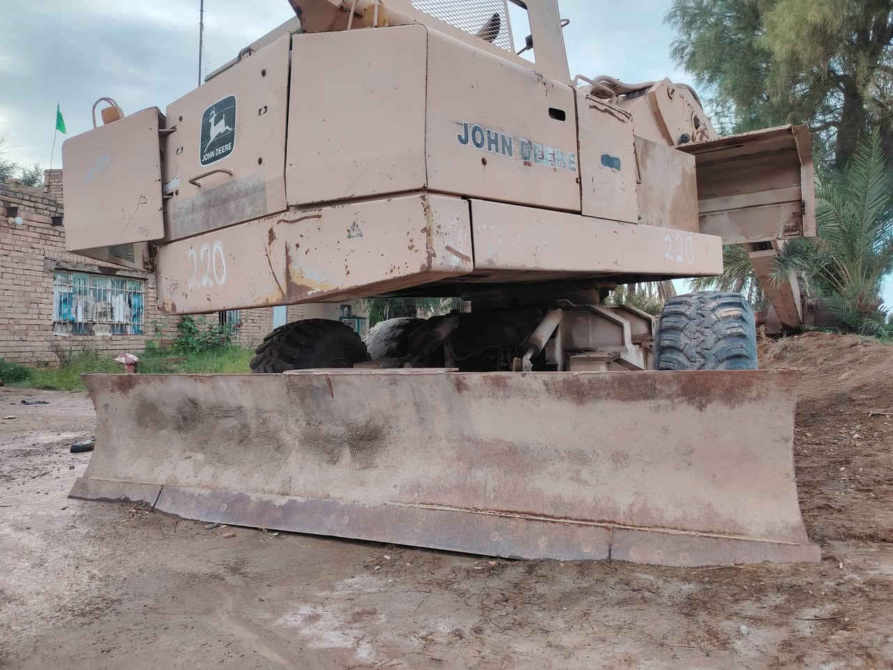 السلام عليكم ورحمة الله
(مكلف بالنشر) (مكلف بالنشر) (مكلف بالنشر) 
للبيع  
حفارة جوندير
السعر 150 ورقة (شدة ونصف) السعر قابل للتفاوض
التفاصيل
حفارة جوندير 
موديل 1995
محرك 6 سلندر سوبر بم ونوزل  بلادي مامفتوح 
شغالة جاهزه نقص فقط تايرات
بيها كتاب منافيست
وبيها كتاب فحص من مرور واسط
العنوان _واسط _قضاء الحي
للاستفسار اكثر الاتصال ع الارقام 
***********
***********
