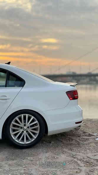 سلام عليكم 
جيتا 2016 SEL فول مواصفات 
مكينه 1.800 تيربو 
كير مكينه مكفولات 
داخل بيجي كشن تدفئه 
رادارات جانبي خلفي امامي 
ماسحات اوتو 
ليتات داينمك متحرك 
فتحت سقف 
ويل اصلي 17 تخم تاير جديد 
السياره عليها دعاميه GLI 
لد داخلي متحرك 14 قطعه 
حادث السياره هلال الجاملغ الخلفي او باب خلفيه مصبوغات  او بيها 3 قطع بارد بيها ايرباك فقط البرده اليمنه 
رقم بغداد مميز 
باقي السياره مكفول نقص السياره بس صدر امامي 
السعر 142 وبيها مجال 
مكان السياره بغداد الكرخ 
رقم ***********
