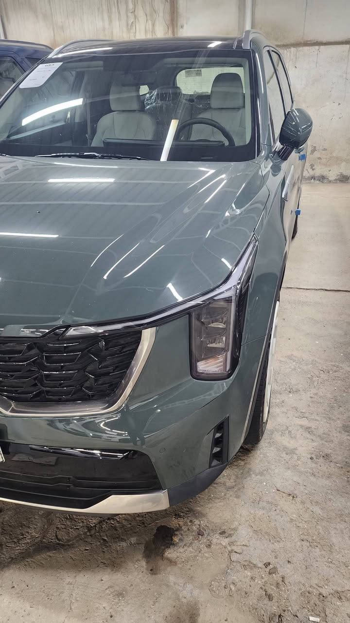 سورنتو ٢٥ جديده ماشية ١٩٠٠ كيلو فقط يعني زيرو بلون مميز جدا نفطي زيتوني متغير حسب الإضاءة. السيارة مكفولة من كل شي عدا شخط بسيط جدا بالدعامية الأمامية بطول ٢ سم..
السيارة خليجي الدولية كفاله ٥ سنوات.
مواصفات بانوراما حساس امامي خلفي كشنات تبريد مخمل كهرباء. بردات خلفية داخل ابيض ويل ١٩ رقم بغداد .
مكان السيارة بابل الحلة.السعر ٣١٠ مجال جدا جدا بسيط بدون احراج.....شراي اتصل على ***********....لطفا لا تتصل وقت الظهر أو متأخر بالليل.
