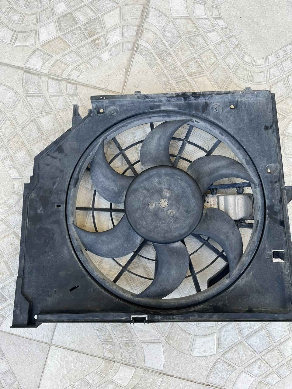 پانکەی کارەبایی.
ئەم پانکەیە بۆ فرۆشتن بیلادی شەریکەی bmw بوشی ئەڵمانی.

بۆ چاوو برۆو سەقەڕو E34 ئەبێت.

زۆر زۆر مەزبوتو بێ کێشەیە لەسەر سەیارەی خۆمان بوە
بە هەمو شەرتێک ئەیفرۆشم.
نرخ: ١٠٠ هەزار
ژمارەی تەلەفون:
0770 698 2582
