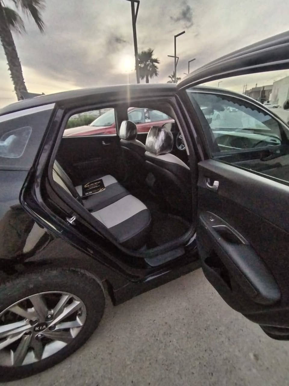 اوبتما السعر 132
2019
٢٤٠٠ مكينه
 تحويل سبوع
وارد أمريكي
مري وخلفي حساس
غزاليه شارع المرور 
***********
***********
