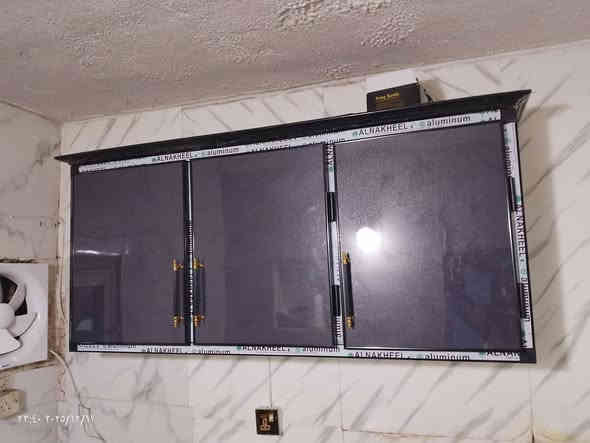 السلام عليكم عندي غراض بيت جديده استعمال شهر للبيع بغداد  مكاني شهداء البياع 

تخم قنفات لون اسود   5 قطع 10 مقاعد  قطعتين إكبار وحظه وسط  قطعتين اصغار   مع طبله وسطيه جام   سعره 650 الف
كاونتر المنيوم جديد السنك مرمر  الملحق قياس 2 متر والقطعه الي جوا 2 متر السنك قياسه 120 سعره 375 الف 
 
الغساله جديده رايدها 200 الف 

المبرده  جديده رايدها  80 الف  
 

غرفه النوم مشتريها قبل شهر بمليون ووثمنميه    تسع قطه الغرفه جديده  رايدها مليون و200 الف  

الدوشك  جديد الاصلي رايده 250 الف 
البنكه  جديده رايدها 40 الف 

الدولاب الصغير  ابيعه 75 الف 

الثلاجه نضيفه أبيعها  90 الف 

الغراض مستعجل عل بيعتهم 

الرقم ***********. واتساب موجود
