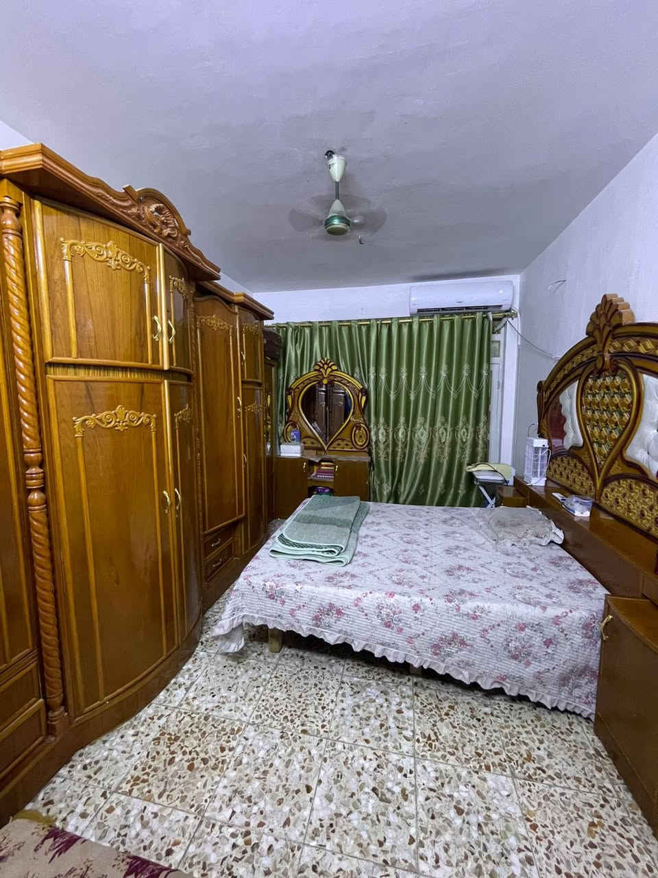 منزل للبيع المساحه 75 في بغداد منطقت أم الكبر ولغزلان مجاور حي أور طابو صرف البناء ثلاث طوابق عدد الغرف المنام ثلاثه وستغبال وصاله ومطبخ وصحيات ثلاثه البيت جاهز وما بي أي نقص وبسعر مناسب ومستعجل عله البيع للتواصل ***********
