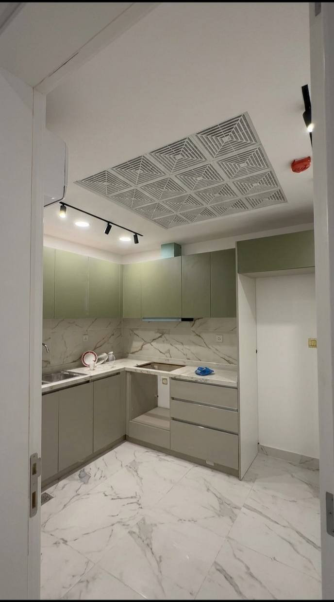 سلام عليكم 
عرض نار 
شقة للايجار بمجمع ابراج النخلة عمارة صدف اطلالة على  الحديقة 

•طابق ناصي
3 غرف نوم وحدة ماستر
3 حمامات 
لوندري 
دريسنگ روم
نظام سمارت هوم 

الايجار
اذا 6 اشهر مقدم 1200$
واذا 3 اشهر 1300$
واذا مؤثثة ايجارها راح يكون 1600$
ويوجد مجال للتفاوض
للتواصل ***********

