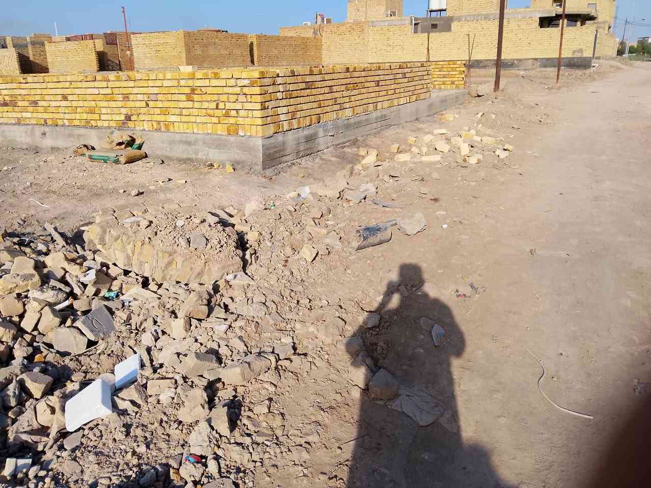 ياالله قطعه أرض زراعي المساحة 200م متوفره جميع الخدمات قريبة للشارع العام العكيكه السايدين مدفونه بالورداوي السعر 25 للاستفسار ***********
