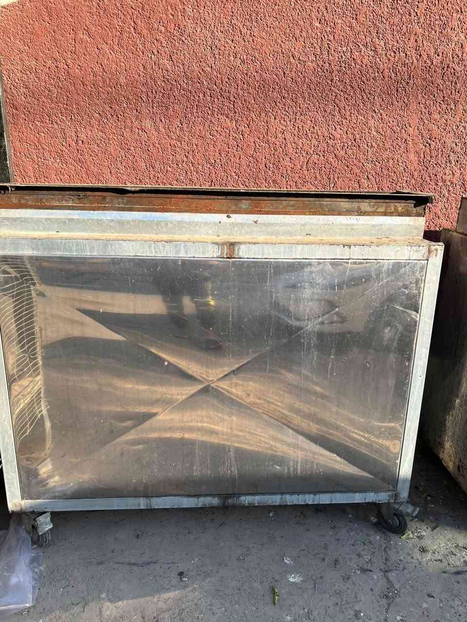 ٱلْسَلآمّ عَلْيّكَمُ وَرَحَمُةٌ ٱلّلـه  مناقل عدد اثنين مال اجنحه او دجاج وحده عرضه 150 متر ونص وحده عرضه 120 متر وعشري وموجود فديو بل منشور مكاني الدوره حي الصحه*********** 
السعر الجبيره 300 الف وصغيره 250 الف
