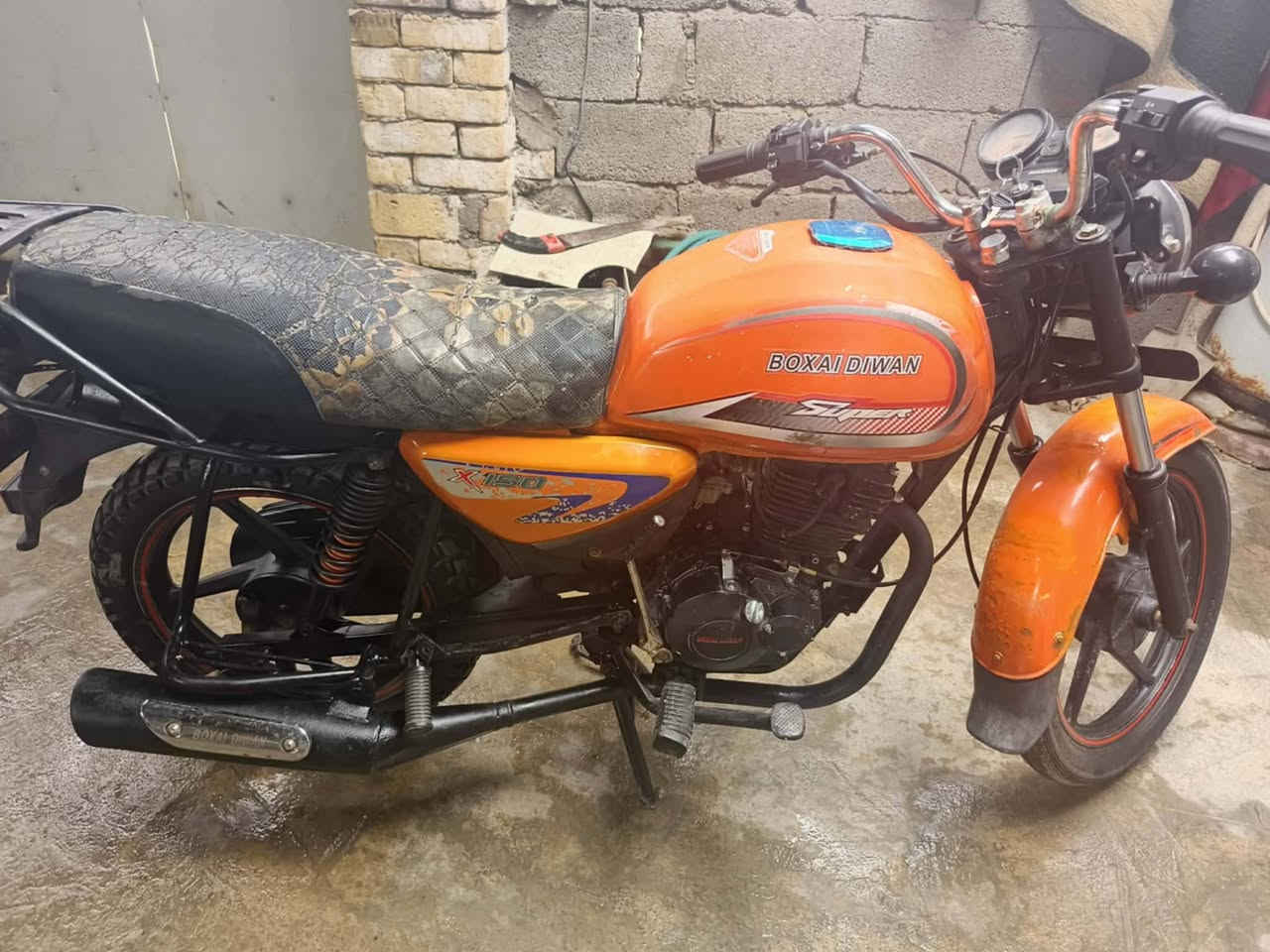 السلام عليكم دراجه دايوان موديل 21  أوراق  اصولي دراجه نظيفه السعر800 وبيه مجال مكاني كوت زوريجات الرقم ***********
