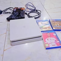 بلاي ستيشن 4 سليم • يدان أصليتان • شاحن أصلي