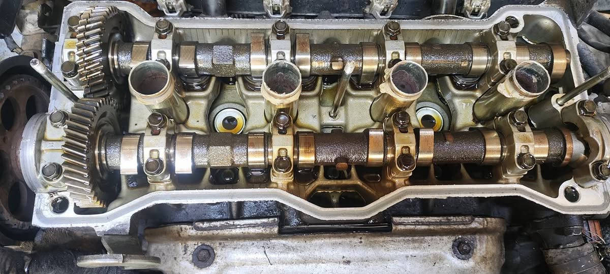 من رخصة الادمنية  المحترمين 💐 Addinol Kirkuk  ***********
هاي نتائج الغسل بلزيت الاصلي لسياره كورلا ٩٠ بعدما كان داخل المكينه على سواد تدريجياً بعد ٤ تغيرات للزيت وبدلنا ماء راديتر اصلي 
وضمان الزيت 10 الف كيلو اذا داخل مكينه وصخ لا 5 الف وشويه شويه تصعد لل10 
واضمن مكينه اله 2 سنه عليه 
اخوكم مهندس محمد الفيتر كركوك الحي الصناعي فرع البداله مجاور محمد كورلا
Addinol Kirkuk
