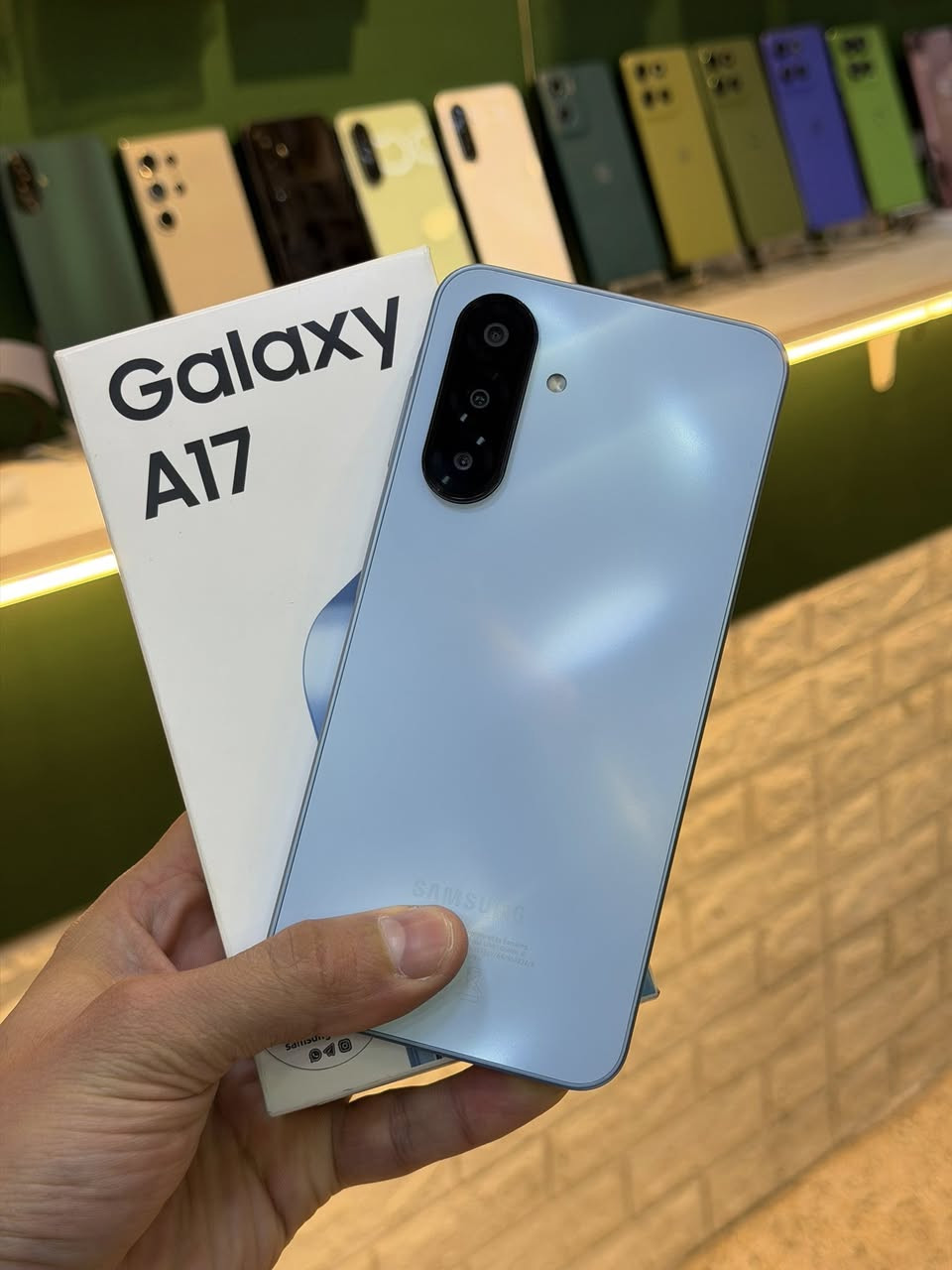 samsung A17_128G Ram 4+4
مستخدم 10 ايام - كارتون فقط -ضمان اسبوع 

تحديثات اندرويد 6 سنوات android 15–>andriod 21

تسجيل مكالمات رسمي 📞-بدون نغمة البداية🫣
 
بوبجي 60 فريم 🎮

سعر 185 الف -تواصل واتساب ***********
