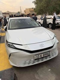 كامري هايبرد 2024 شكل 25   فول مواصفات   محرك 2000    مرقم وكامل  وكال...