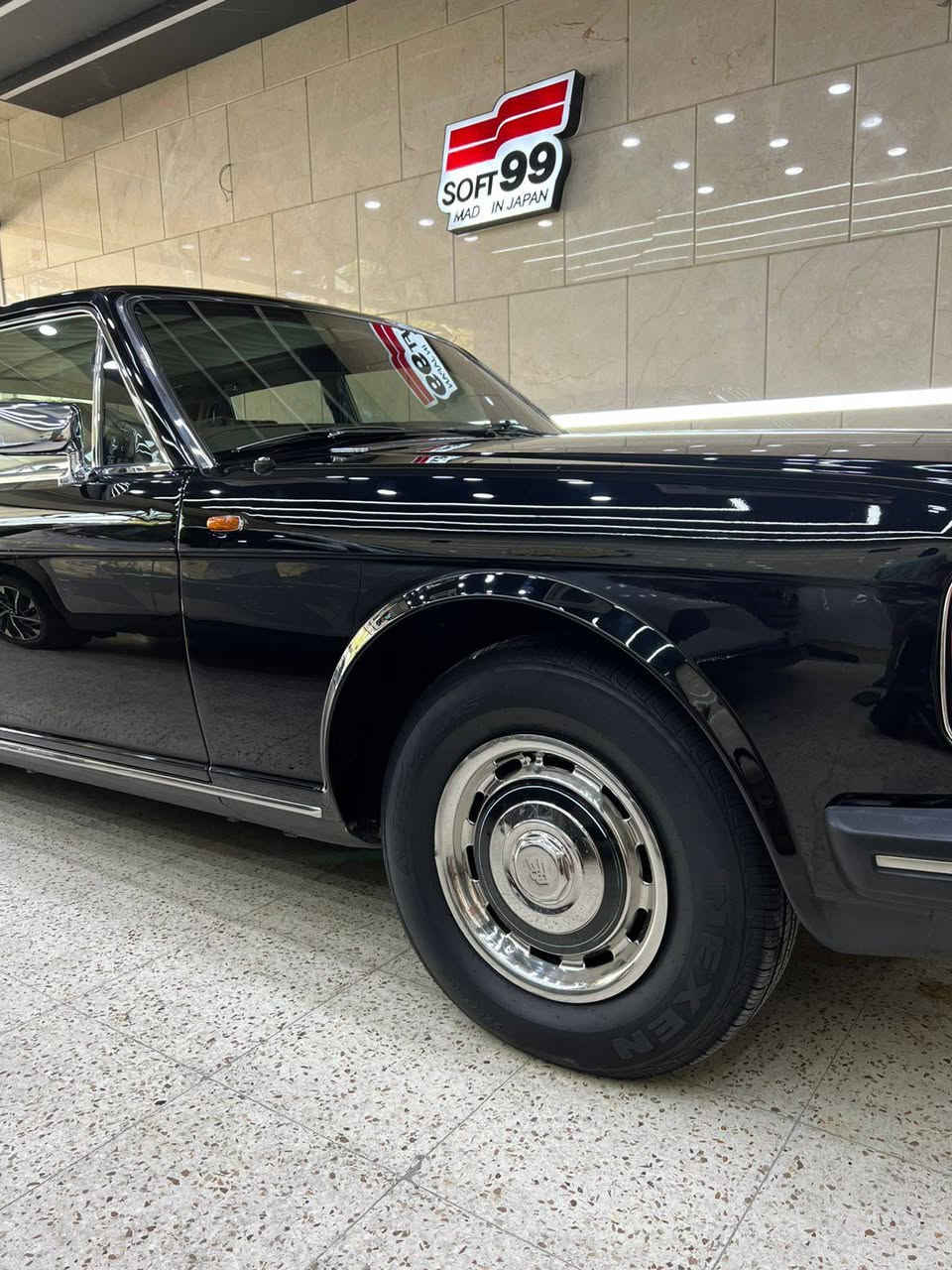 السياره موديل 1983
جام كهرباء 
كشن كهرباء
مري كهرباء
جكات خلفيه هايدروليك
ماشي 95
صبغ امريكا فقط
اي ستفسار 
***********
