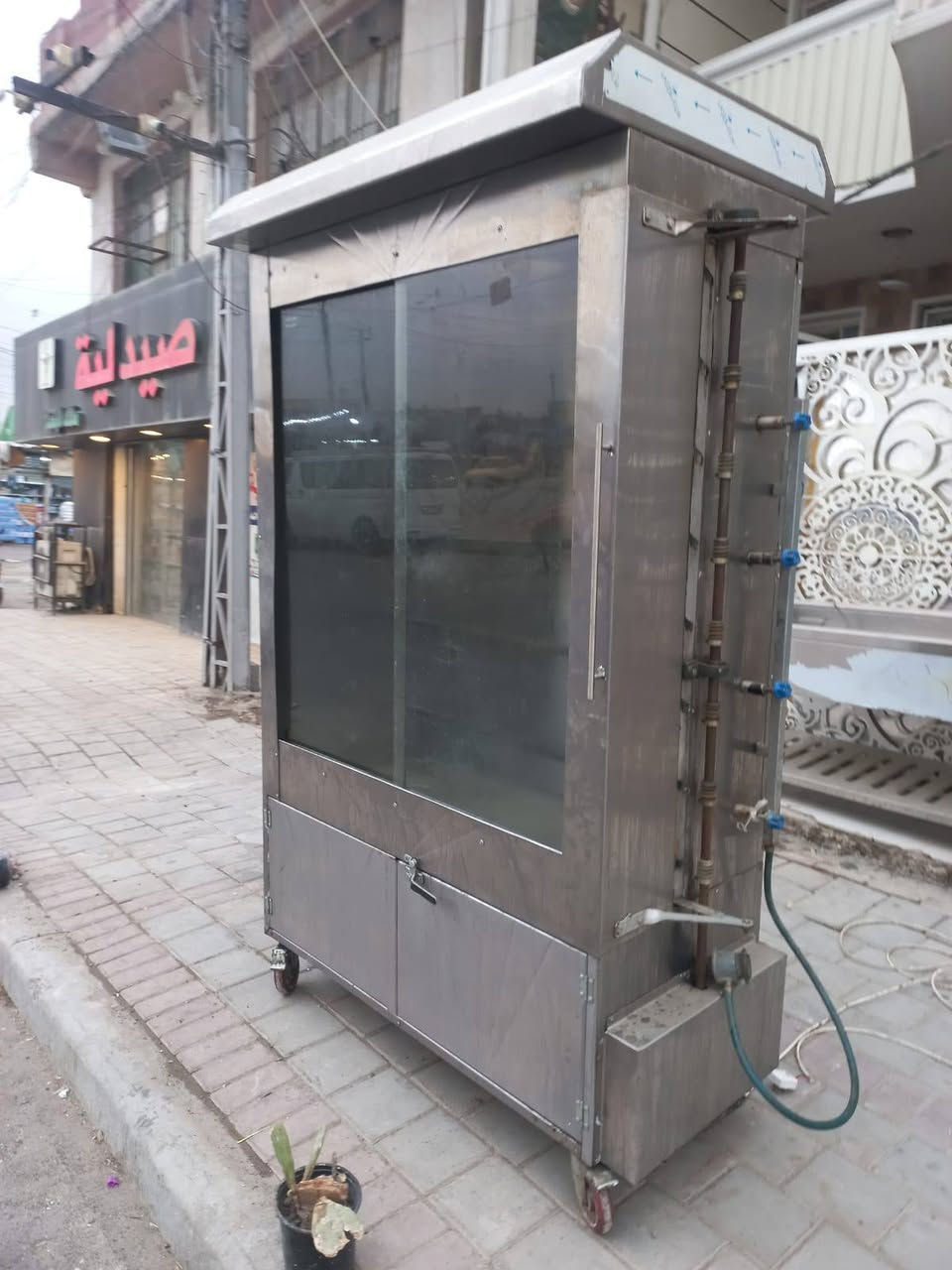 سلام عليكم ورحمه الله وبركاته شوايه دجاج 8شياش نضية تفصال خاص للبيع عنوان بغداد مدينة الصدر السعر 600 الاتصال ***********
