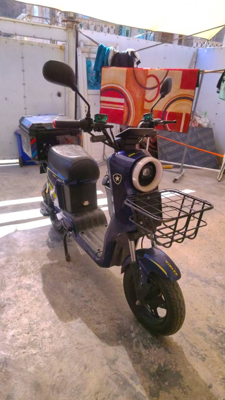 السلام عليكم دراجة R9 فول مواصفات
السعر 425 وبيها مجال رقم التواصل ***********
 عنوان/ بغداد حي العامل 
اشارة يمنة يسرة + دبل اشارة 
هورن 
لد عالي ناصي متحرك 
بيهة 4 سرعات + بك 
 ملف1200 +  5 بطاريات حجم كبير 60 فولت 
بالشحنة الوحدة تمشي اكثر من 30km 
السرعة 77 حقيقي بالعداد تقرة 99 
بيهة بلوتوث وشاشة ايباد ذكية تحدد العطل بالشاشة 
تايرات جويلي 
بريكات دهن عنبار البريك بالمكان بيهة تشغيل بصمة عن بعد 
جهاز انذار بيهة بصمتين وسويجين
