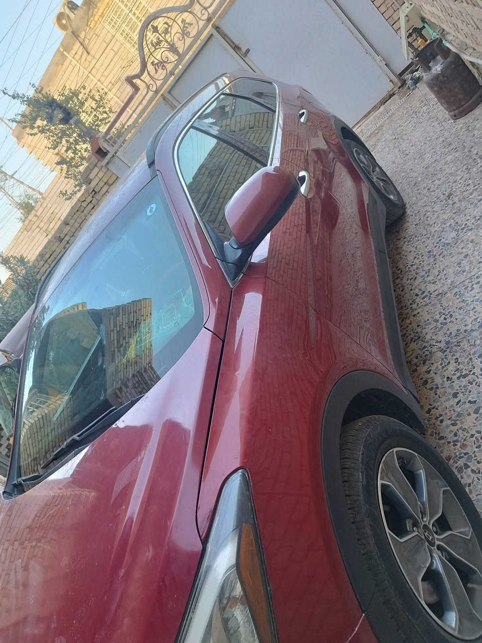 سلام عليكم سياره سنتافيه للبيع موديل 2016سنويه جديده بسمي سعر 150وبيه مجال وشراي ينتصل ***********
