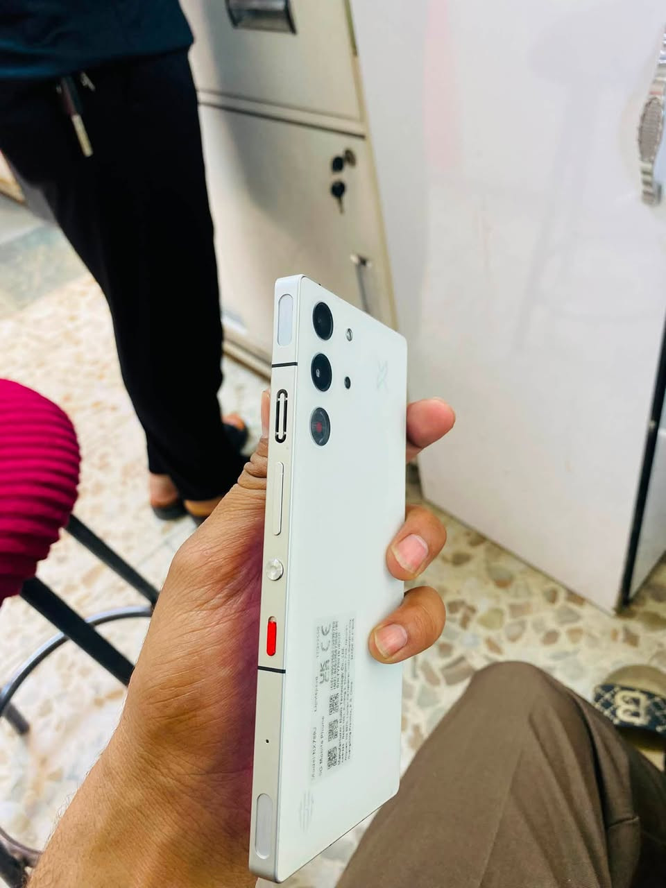 ريد مجك 10 pro
ذاكره 256 بطاريه 7200 نضافه 100 ب 100 لون ابيض مميز .شفتات منه وبي ببجي يفعل 120 فريم 

هيرتز الشاشه 144 مروحه تبريد منه بي مواصفاته معروفه سعره 725 وبي مجال قليل  كفر وشاحنة اصليه 

مكاني كربلاء حي العامل سوق الاخير  ***********
