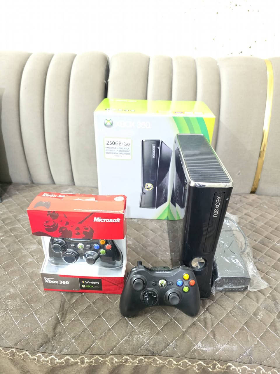 اكس بوكس 360مهكر حيل حيل نظيف بعده جديد مع كارتون ويحتوي على 141لعبه ويحتوي على 2جوستك واحد بلادي واحد جديد مامستخدم وغراضه كله بلادي شرط الفحص والضمان السعر 130وبي مجال توصيل جميع المحافظات متوفر ***********
