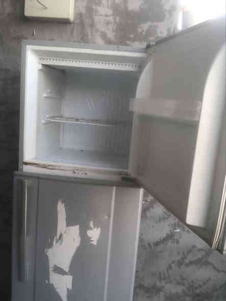 ثلاجه للبيع 
شغاله ع الفحص تجميد ثلج
سعر ٨٠ بيها مجال 
حجم كبير طولها ١٧٥ وعرض ٦٥
*********** لشراي اتصل عنوان فلوجه قريه المختار
