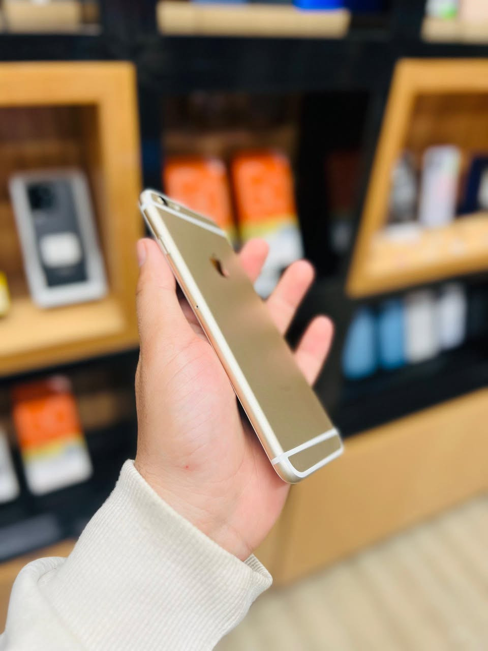 ايفون 6 بلاس (S)
ذاكرته 32 بطاريته 100
امبدل اشاشه وبطريه اصليات 
يوتيوب وبقي برامج توصال شغللت  طبيعي
سعر 65 الف اتصال وتساب ***********
السم  المكتب تقنيه المستقبل

 عنوانا 🏠 ديالى 🍊 بعقوبة 💡 المفرق 💎 قرب المدخل الرئيسي شارع العريض
