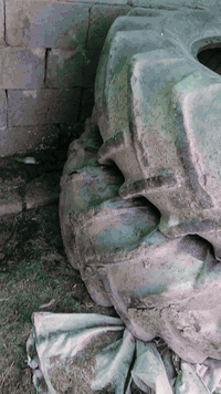 تايرات تركتر نص عمر بس لاشك ولا بعج نضاف حجم ٣٠ *********** المكان دبس كركوك
