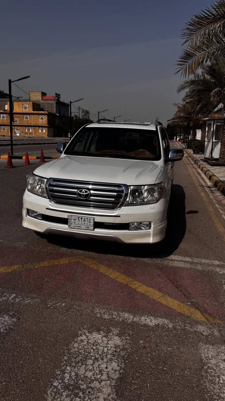 السلام عليكم
السلام عليكم
للبيع تيوتا لاندكروز موديل 2010
كفاله  بس بيه بارد بالجاملغ الوره ماشر بالاحمر
رقم بغداد بأسمي
مكينه 6 اسلندر GXR
السعر 280 وبيهة مجال
العنوان النجف
0785 1500 108
